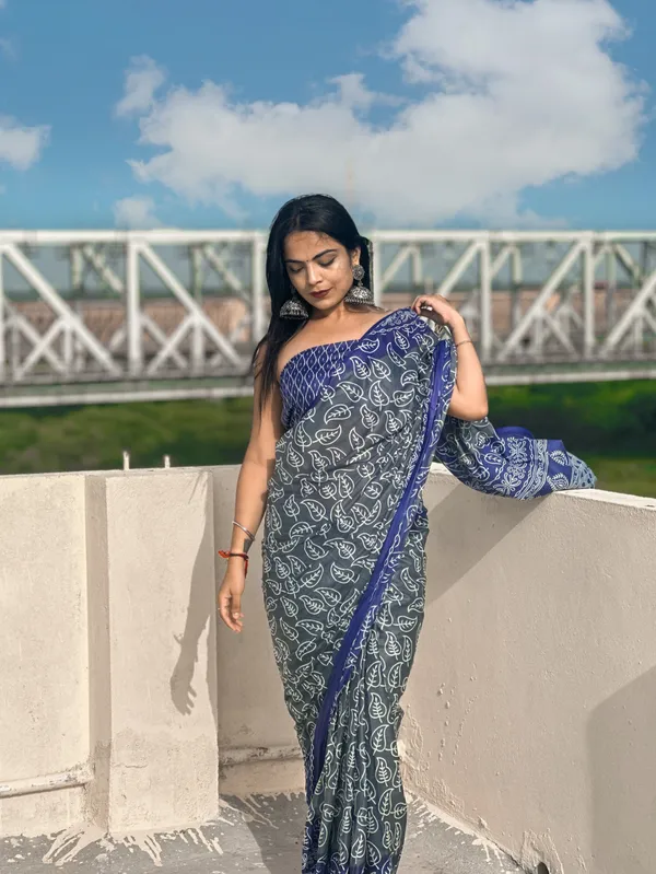 HANDICRAFT_WOMEN'S_Ikkat_PRINT_PURE_SOFT_COTTON_SAREE_WITH_BLOUSE_PIECE_With_Blouse_Piece